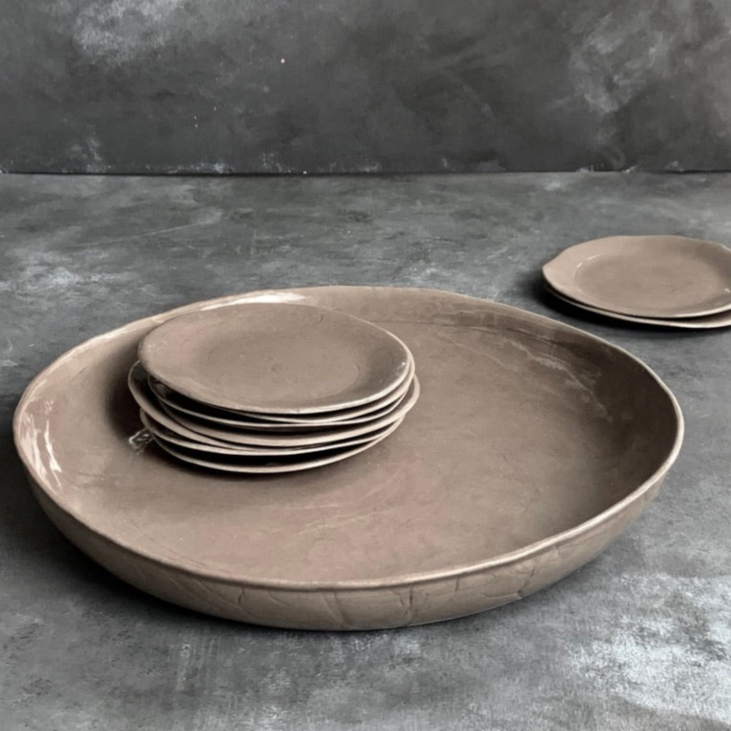 Side plate Roots grey-brown