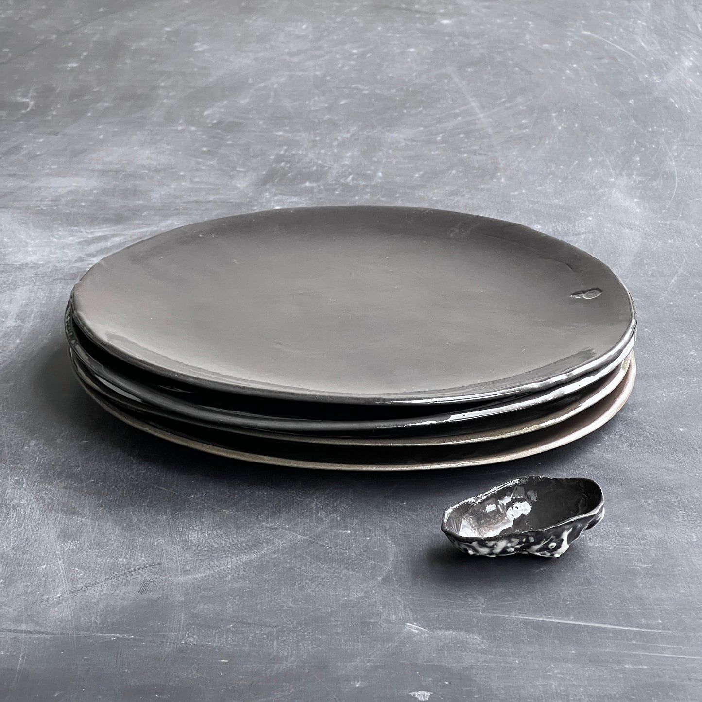 Breakfast plate Roots black