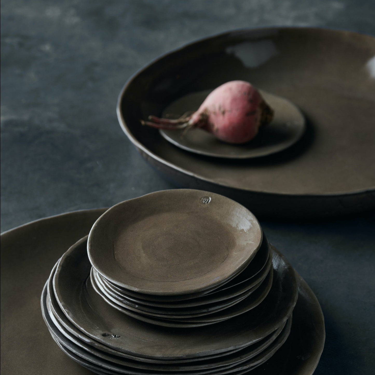 Serving plate XL Roots grey-brown