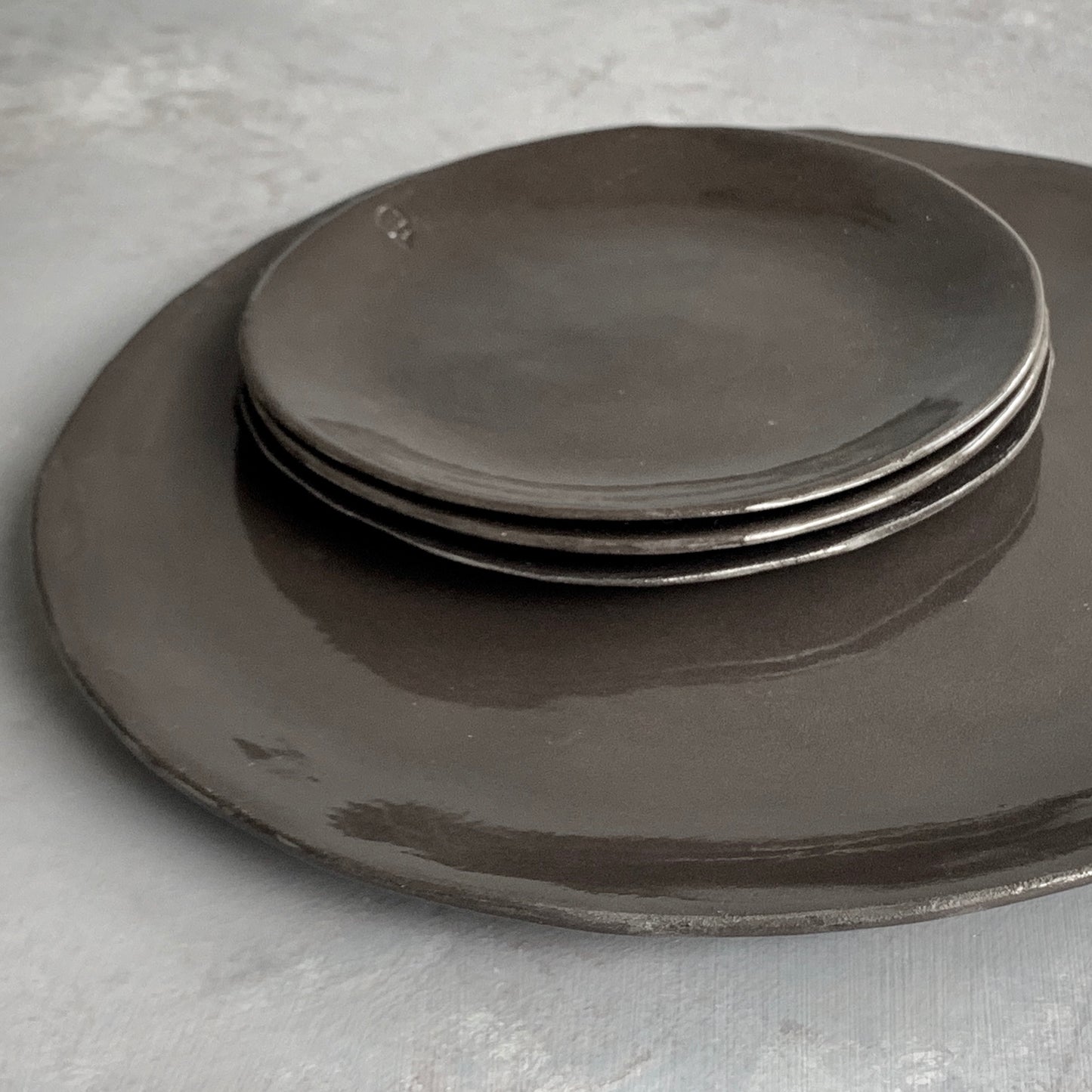 Serving plate XL Roots Black