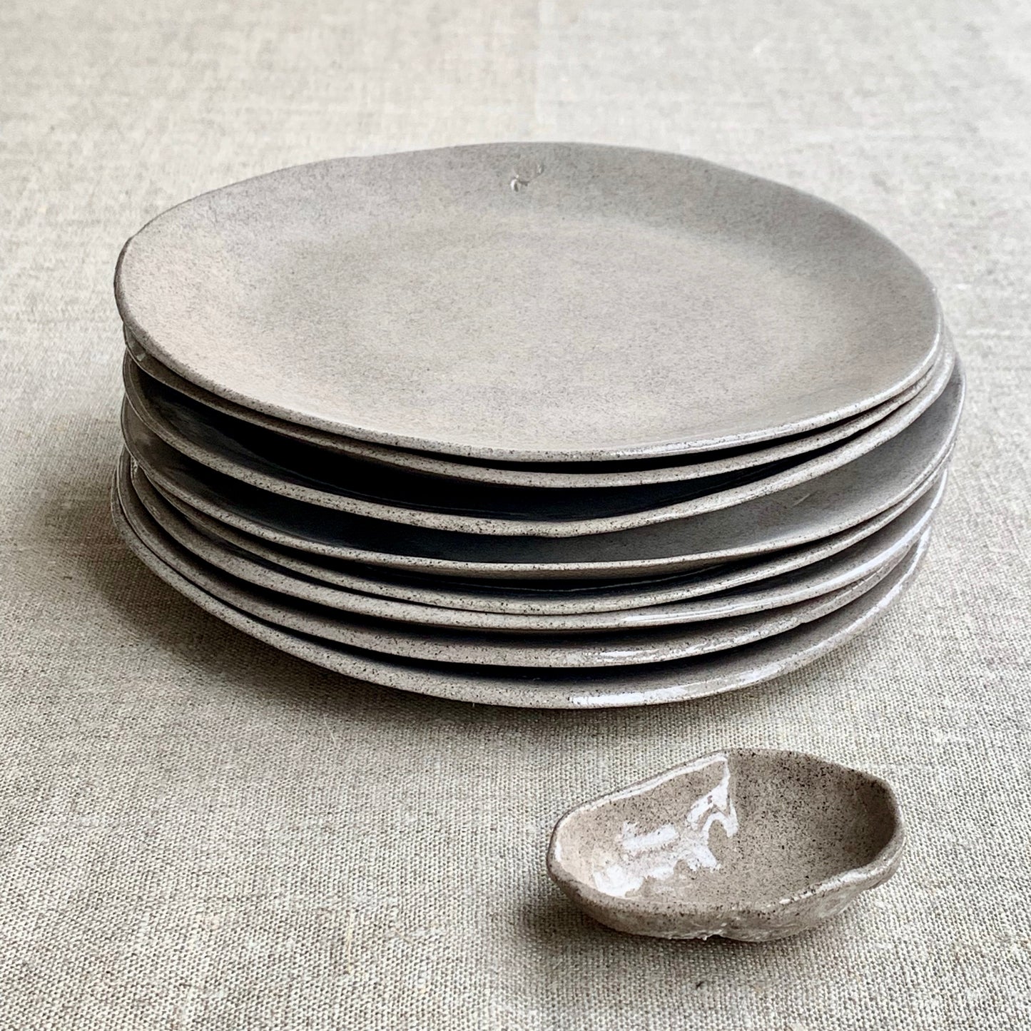 Cake plate Roots grey
