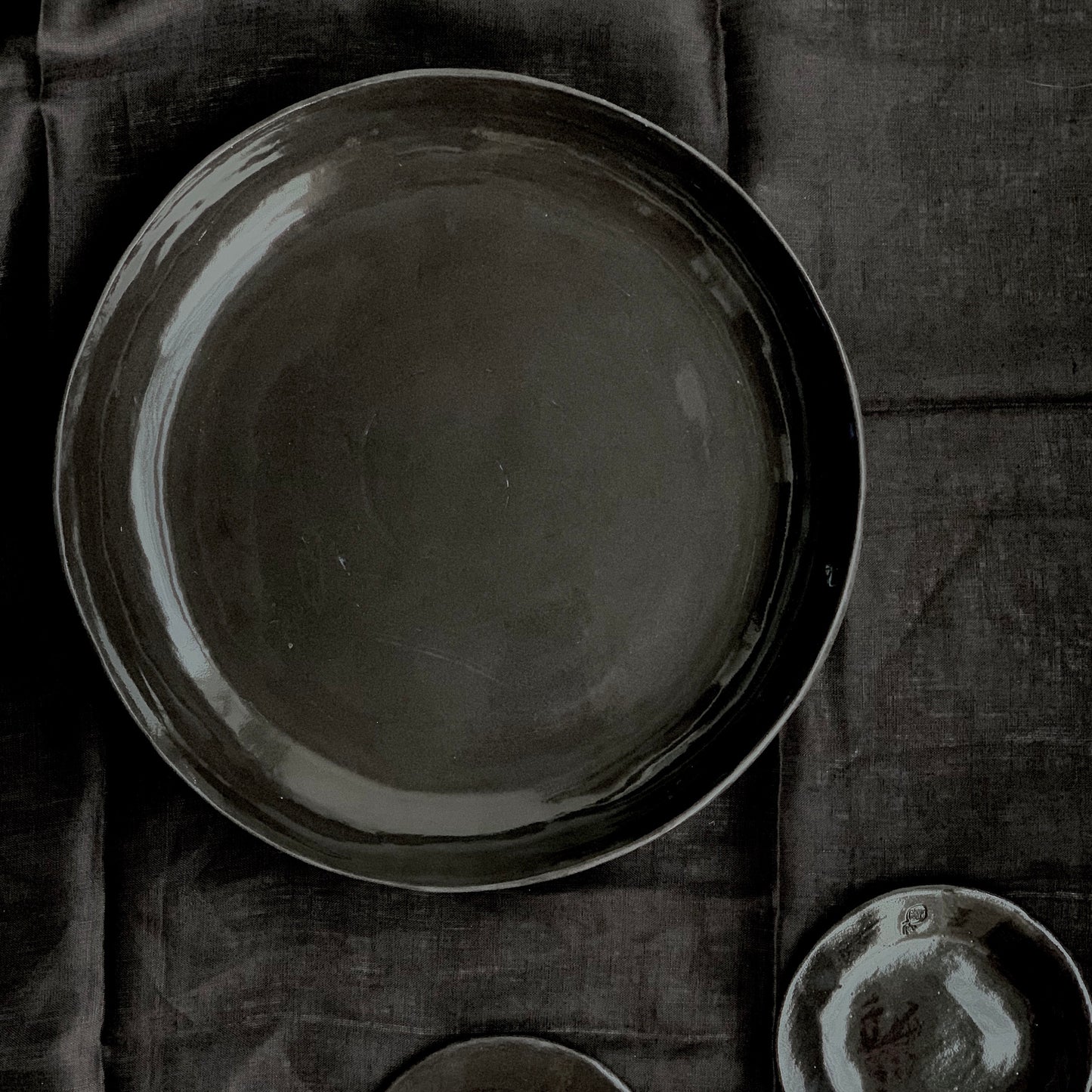 Cake plate Roots black